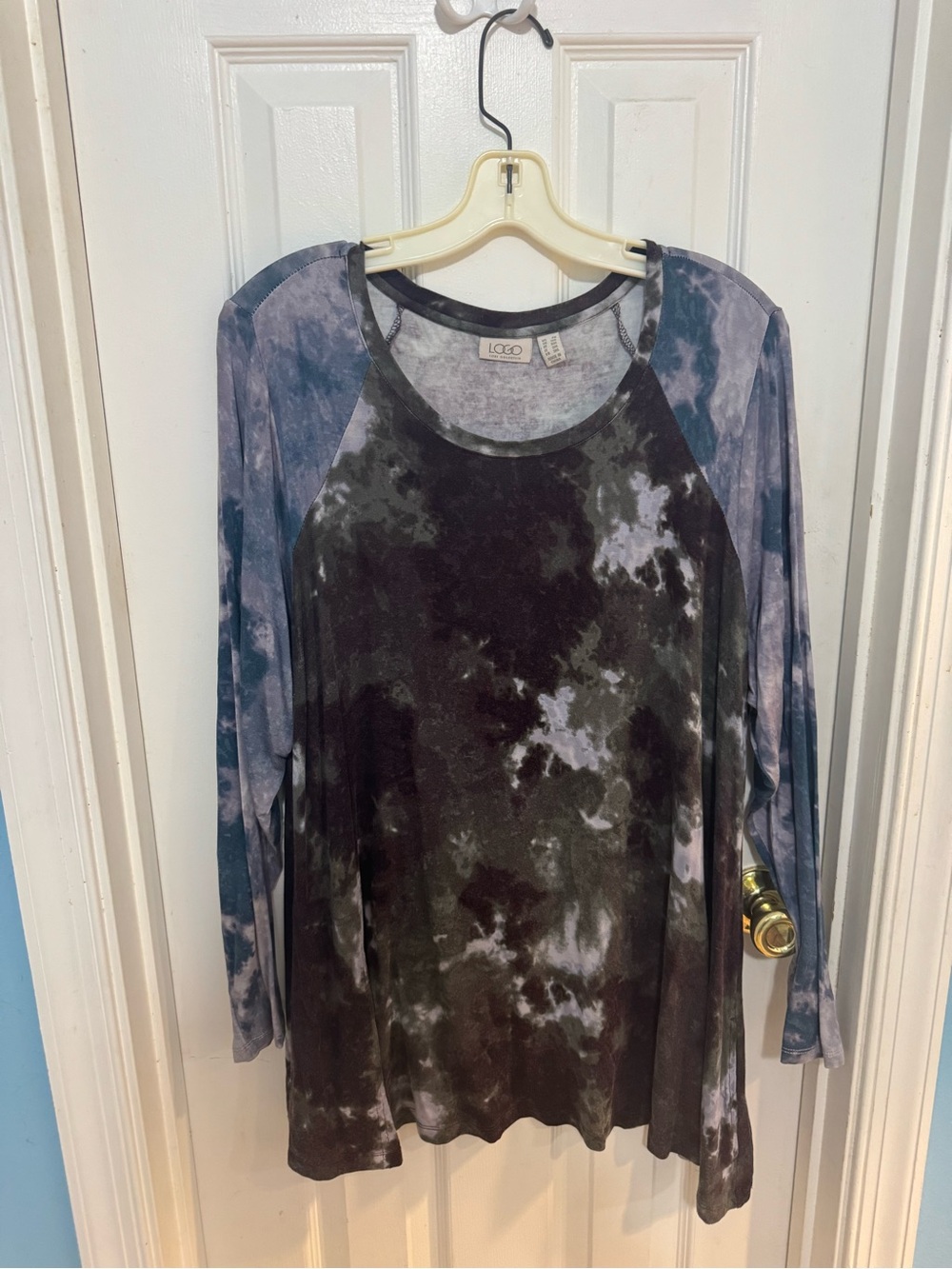 LOGO Lori Goldstein Woman's  2X Top Tunic Shirt Blue Grey Tie Die MultiPockets